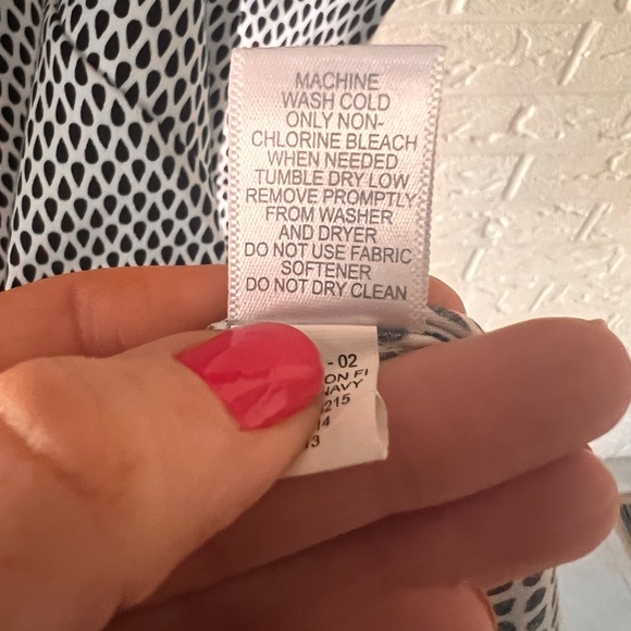 Classic Banana Republic Button-Down with Unique Pattern - Picture 2 of 6